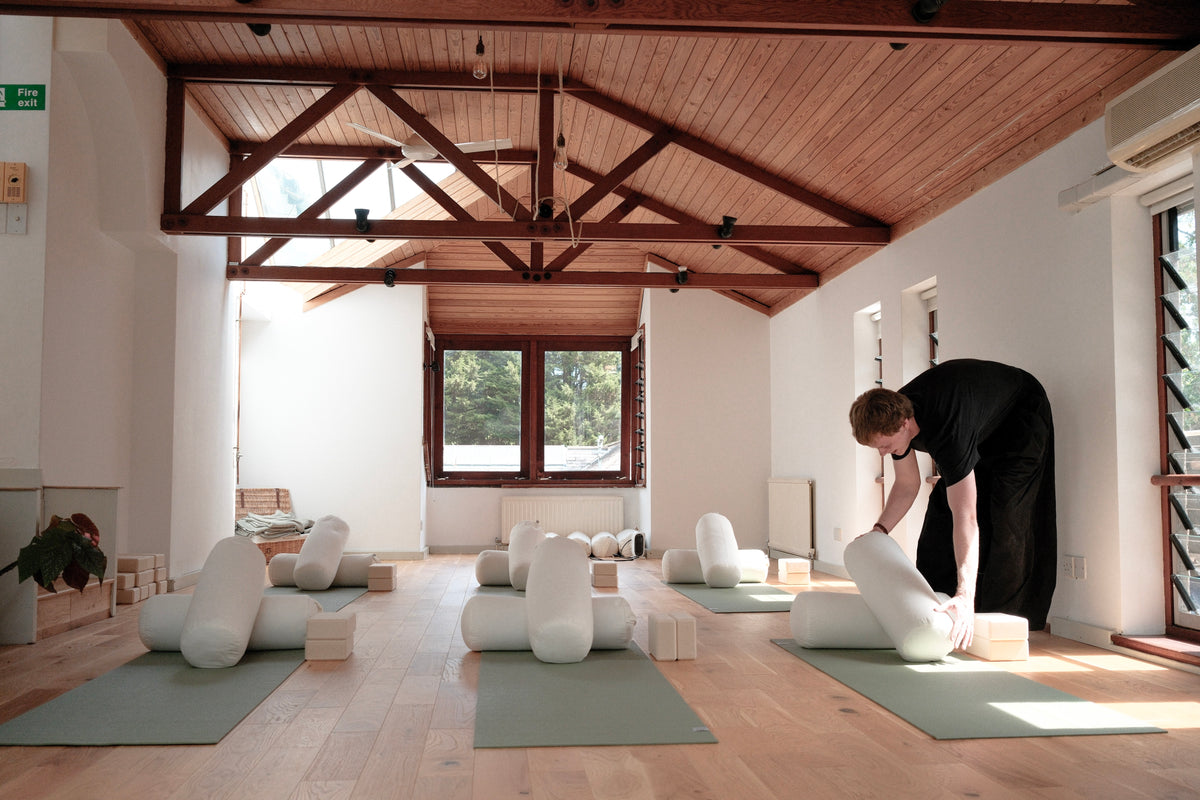 18.30-19.45 Yin and Restorative with Josh Tingley